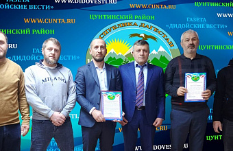 Ахмед Гамзатов поздравил коллектив редакции районной газеты с Днем российской печати