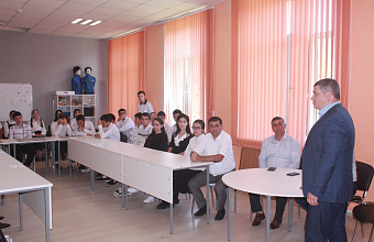 Урок мужества для школьников Хивского района провел Эльдар Атаев