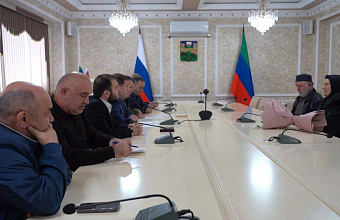 Глава Хасавюрта вручил медаль «За храбрость» семье погибшего участника СВО Магомеда Султанмурадова