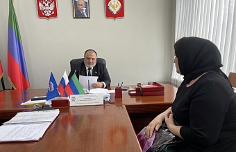 Депутат Госдумы Сайгидпаша Умаханов выслушал обращения дагестанцев