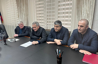 Глава Левашинского района вручил орден Мужества вдове участника СВО