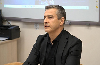 Главный врач ГКБ Махачкалы Хаджимурад Малаев провел урок о важном для школьников Махачкалы