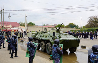 В Махачкале прошли учения по пресечению массовых беспорядков и освобождению заложников