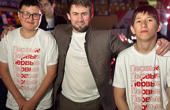 Кизлярские школьники посетили борцовское шоу по приглашению земляка-бойца ММА