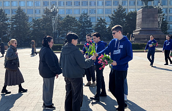 Единороссы Дагестана поздравили жительниц Махачкалы с 8 марта