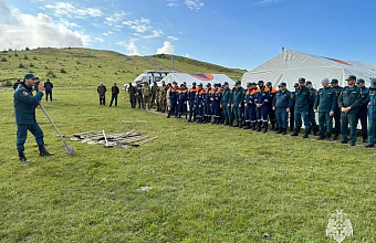 Продолжаются работы по ликвидации ландшафтного пожара в Ботлихском районе – МЧС