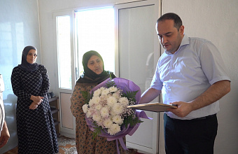 Магомед Эльдерханов отдал дань уважения семьям, воспитавшим настоящих героев