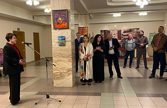 В Долгопрудном открылась выставка дагестанской художницы Шахри Тахнаевой