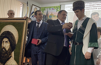 Сайгидпаша Умаханов встретился с коллективом и учащимися школы «Возрождение»