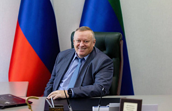 Мэр Каспийска Борис Гонцов поздравил выпускников с окончанием учебного года