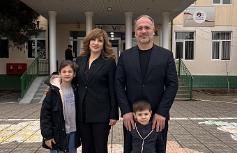 Коллектив Табасаранского театра проголосовал на выборах президента России