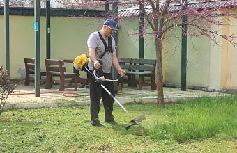 Коллектив Минтруда Дагестана принял участие в общегородском субботнике