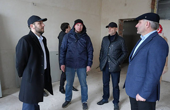 Единороссы проинспектировали ход строительства школы на 1150 мест в Хасавюрте