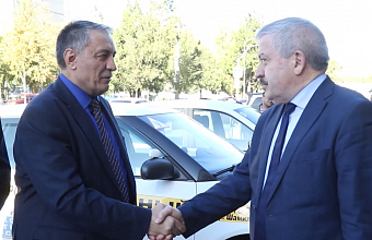 Минтруд РД передал отделению ДОСААФ ключи от автомобиля, предназначенного для маломобильных граждан