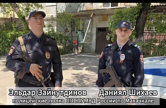 Сотрудники полиции спасли мужчину из горящей квартиры в Махачкале