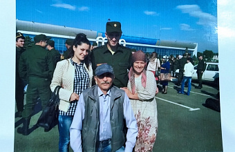 Ко Дню семьи, любви и верности работники Комплексного центра Избербаша навестили семью Ахмедовых