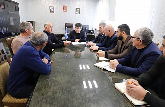 Глава Табасаранского района рассмотрел обращения граждан в рамках декады приемов к 24-летию партии «Единая Россия»