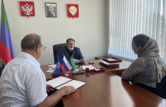 Депутат Госдумы РФ Сайгидпаша Умаханов провел личный прием граждан в Махачкале