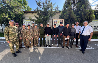 В Кизлярском районе продолжается отправка призывников на срочную военную службу