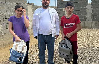 Депутат Алимурад Гаджиев помог детям Кумторкалинского района подготовиться к школе