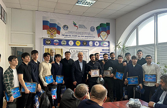 Спортивная школа имени Абдуразака Мирзабекова чествовала лучших воспитанников