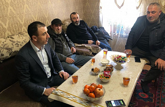 Депутат НС РД Девлетхан Алиев посетил семьи погибших участников СВО из Курахского района