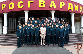 Командующий Северо-Кавказским округом Росгвардии встретился с офицерами-выпускниками