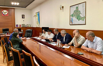 Ханлар Пашабеков и Алавудин Мирзабалаев провели выездной прием граждан в Табасаранском районе