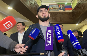 Ислам Махачев вернулся в Дагестан с двумя чемпионскими поясами