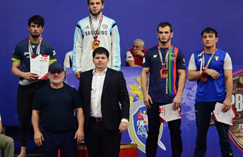 Дагестанские борцы ударно стартовали на молодежном Чемпионате СКФО