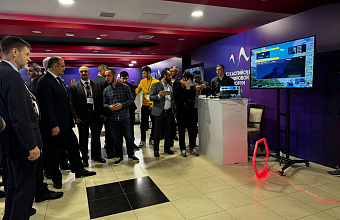 Сергей Меликов посетил виртуальную гонку дронов в Каспийске