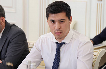 Бахтияр Уллаев поздравил дагестанцев с Днем семьи, любви и верности