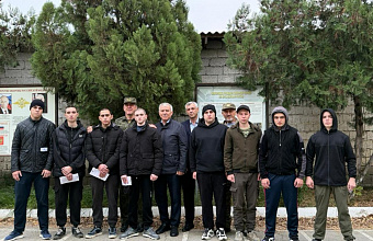 В Кизлярском районе продолжается отправка новобранцев в ряды Вооруженных Сил РФ для прохождения срочной службы