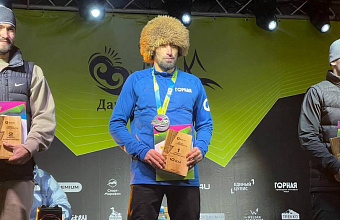 Магомед Алигаджиев победил на ночном забеге «Огни Дербента»