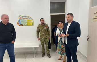 Артём Бичаев поздравил педагогов школы №57 им А. С. Суханова с Днем учителя