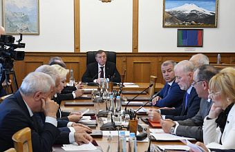 Заур Аскендеров провел заседание Президиума Народного Собрания РД