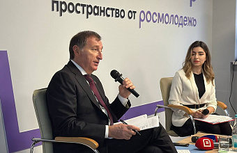 В Республиканском молодежном центре прошло празднование Дня добровольца