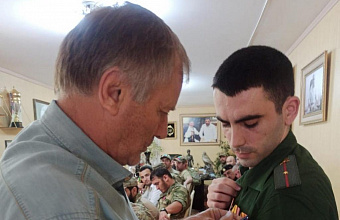 Депутат НС РД Мухтарпаша Умаханов встретился с участниками СВО Казбековского района