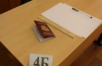 Выпускники 11-х классов сегодня сдают ЕГЭ по математике в дополнительный период