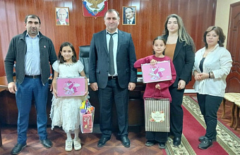 Глава Хивского района исполнил желания детей в рамках «Ёлки желаний»