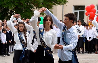 Для выпускников Дербента прозвенел последний звонок