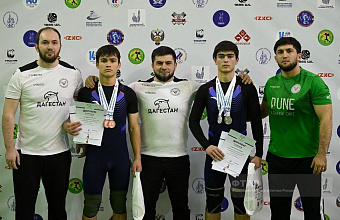 Тяжелоатлеты Дагестана выиграли две медали на Первенстве России