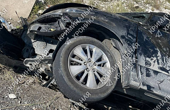 Один человек погиб и трое пострадали в результате опрокидывания автомобиля в кювет