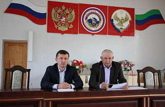 Замглавы Акушинского района провел совещание с главами сёл