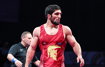 Куруглиев проиграл Яздани, но сохраняет шансы на олимпийскую медаль
