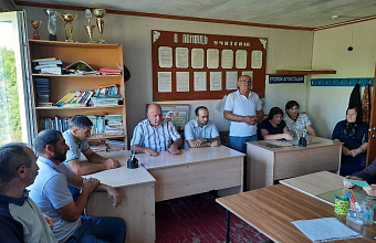 Глава Курахского района встретился с педколлективом Аладашской СОШ