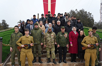 В Хасавюрте состоялась церемония, посвященная годовщине завершения Сталинградской битвы