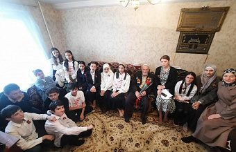 Сотрудники Минтруда РД поздравили ветерана Мусу Багаудинова с Днем Победы