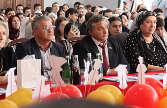 В Кизилюрте наградили отличников учёбы