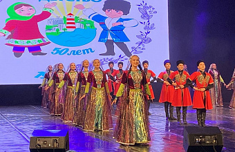 Ансамбль танца «Виртуозы Дагестана – Счастливое детство» отметил свое 50-летие